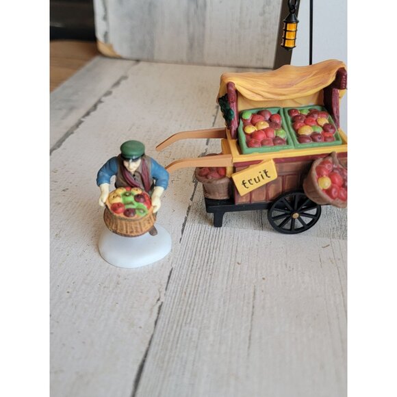 Dept 56 58130 Chelsea market fruit vendor village accessory Xmas - Picture 4 of 7